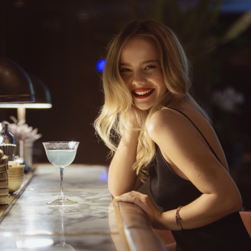 bistro_mood_bar_girl